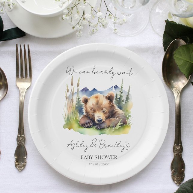 Abenteuer mit der Bärenpuppe erwartet die Babydusc Pappteller (Bearly wait bear cub adventure awaits baby shower paper plates personalized tableware cute baby bear)