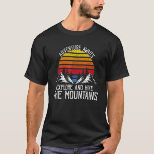 Abenteuer warten Erkunden & Wandern Sie die Berge T-Shirt