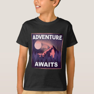 Abenteuer wartet Bergsteigen Outdoor-Wandern  T-Shirt