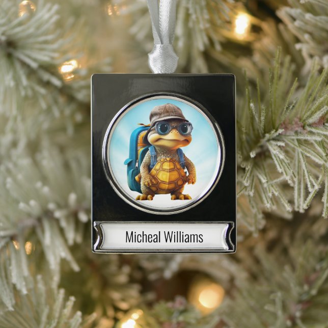 Abenteuerliche Niedliche kleine Schildkröte mit Ru Banner-Ornament Silber (Baum)