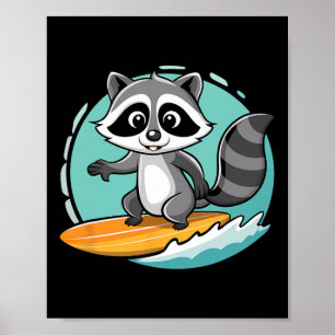 Abenteuerlustiger Waschbär surft auf epischen Well Poster