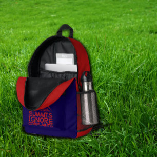 Abenteuerweg Wandern  blau rot Rucksack