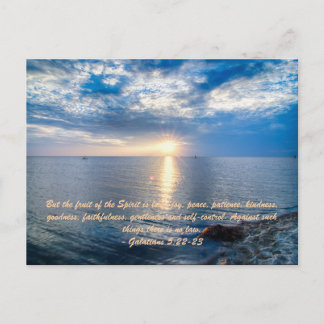 Aber die Frucht des Geistes ist Liebe, Freude, Fri Feiertagspostkarte
