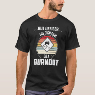 Aber Offizier sagte, dass das Zeichen einen Auspuf T-Shirt