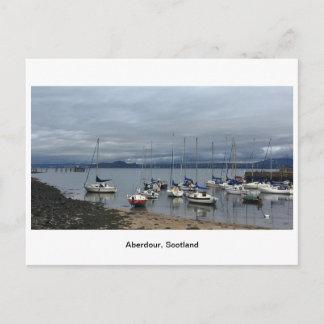 Aberdour Harbour - Schiffe an einem bewölkten Tag Postkarte