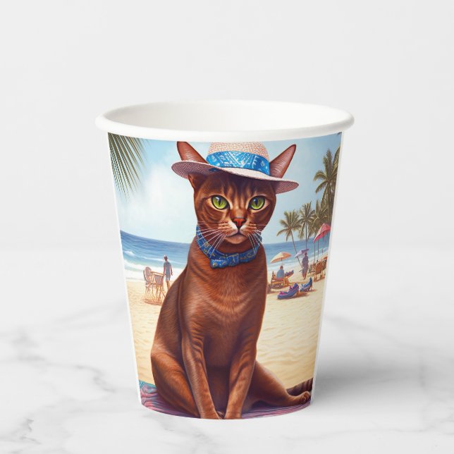 Abessinienkatze am Strand, Sommergeschenk für Katz Pappbecher (Vorderseite)
