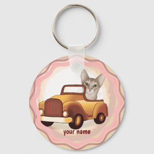 Abessinierkatze fährt Auto Schlüsselanhänger
