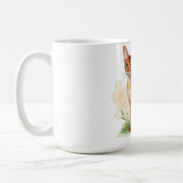 Abessinische Katze umgeben von sanften Farben und  Kaffeetasse