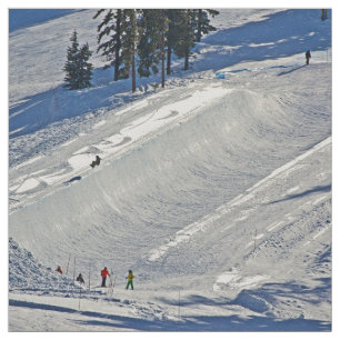 Abfahrtskilauf-Winter-Szene Stoff