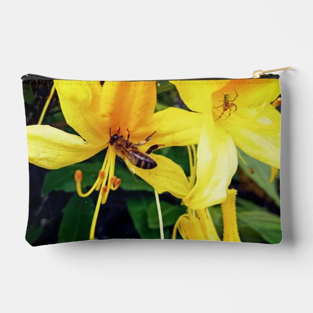 Abfall und Spinne, auf einer gelben Blume Zubehörtasche (Rückseite)