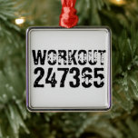Abgelaufener und kratzter Text Workout 247365 schw Ornament Aus Metall<br><div class="desc">Abgelaufener Text Workout 247365 in schwarzer Farbe mit weißem Hintergrund. Perfekt für alle,  die sich im Fitnessraum bewegen,  Fitness,  trainieren,  Bodybuilding und trainieren.</div>
