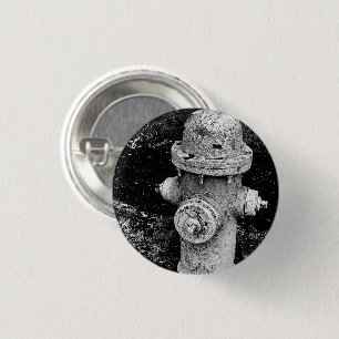 Abgenutzter abgesplitterter rostiger alter Feuerhy Button
