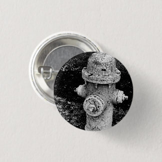 Abgenutzter abgesplitterter rostiger alter Feuerhy Button