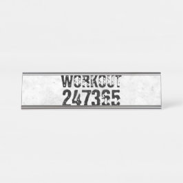 Abgenutzter und kratzter Text Workout 247365 rusti Schreibtischnamensplakette