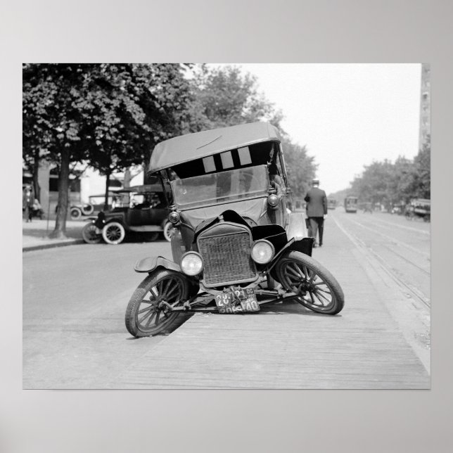 Abgestürztes Vintage Car, 1922. Vintages Foto Poster (Vorne)