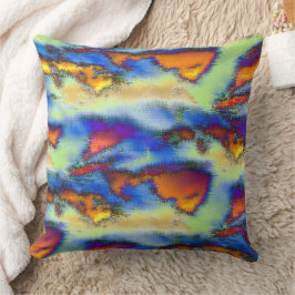 Abgetragene Wolken an orangefarbener, tropfender T Kissen