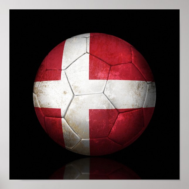 Abgetragener dänischer Flaggenfußball-Ball Poster (Vorne)