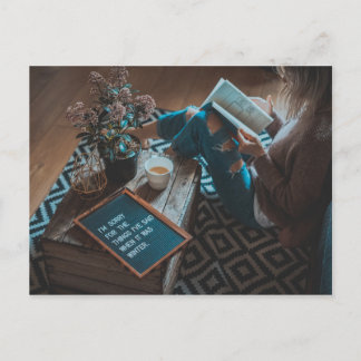 Ablesen mit einer Tasse Tee literarisch Postkarte