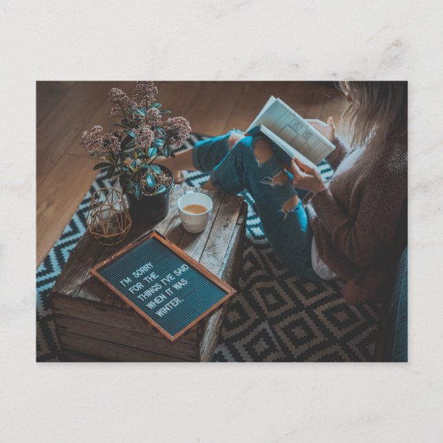 Ablesen mit einer Tasse Tee literarisch Postkarte (Vorderseite)