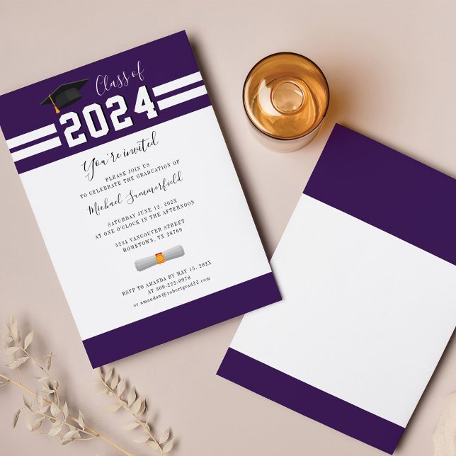 Abschluss 2025 Lila Weißes Minimalistisches Party Einladung (Purple Script Graduation 2024 Party Invitation)