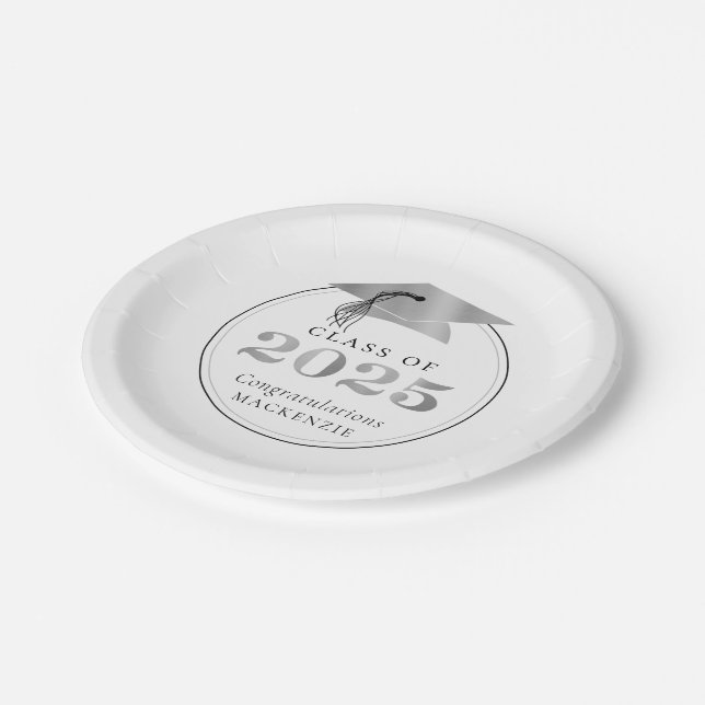 Abschluss 2025 Schwarz-Silber-Imitate - Metallic Pappteller (Schrägansicht)