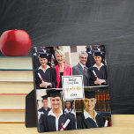 Abschluss 4 FotoCollage Gold Graduate Fotoplatte<br><div class="desc">Abschluss halten Foto Geschenk. Die Fotovorlage ist Set für Sie, um 4 Ihrer Abschluss-Fotos oder Lieblings-Erinnerungen Ihrer Studienjahre hinzuzufügen. Ihre Fotos werden als eine einfache Grid-Stil Foto Collage und Quadrat / instagram Bilder werden am einfachsten zu arbeiten. Die mittlere Tafel ist handschriftlich mit "Graduate" in Goldtypografie versehen, die Sie mit...</div>