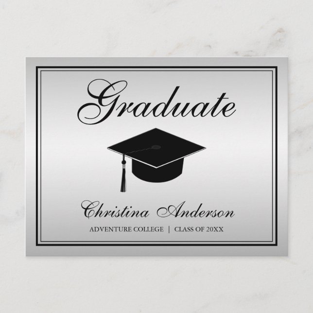 Abschluss Black Grad Cap & Script auf Silver Party Einladungspostkarte (Vorderseite)