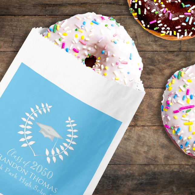 Abschluss Candy Favors Classic Carolina Blue Geschenktütchen (Classic Carolina blue graduation candy favor bag with simple typography for party treats.)