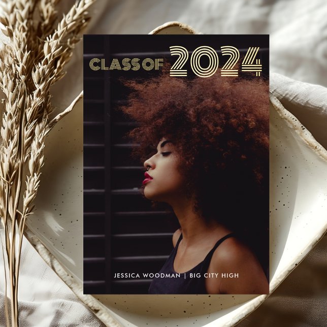 Abschluss Class of 2024 Moderne Typografie Gold Folieneinladung (Von Creator hochgeladen)