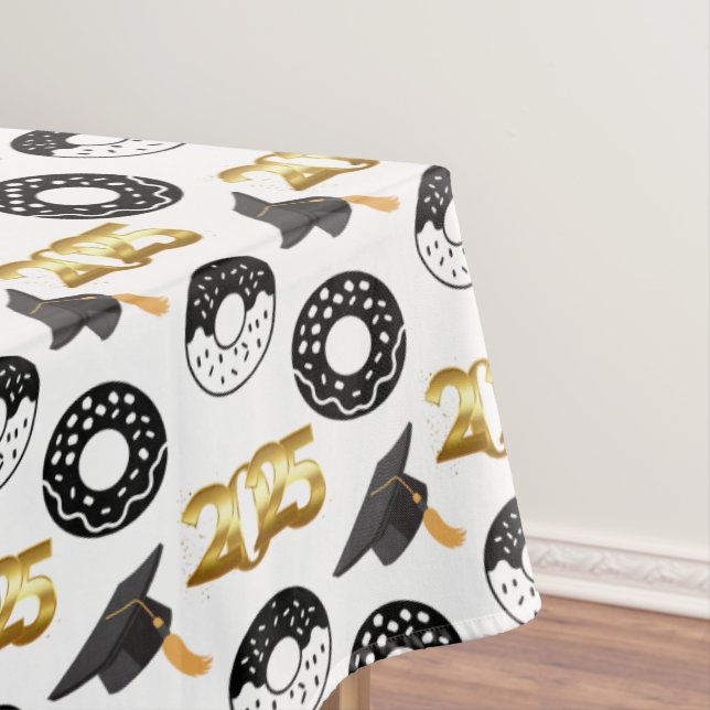 Abschluss Class of 2025 Donuts and Degrees Modern Tischdecke (Beispiel)