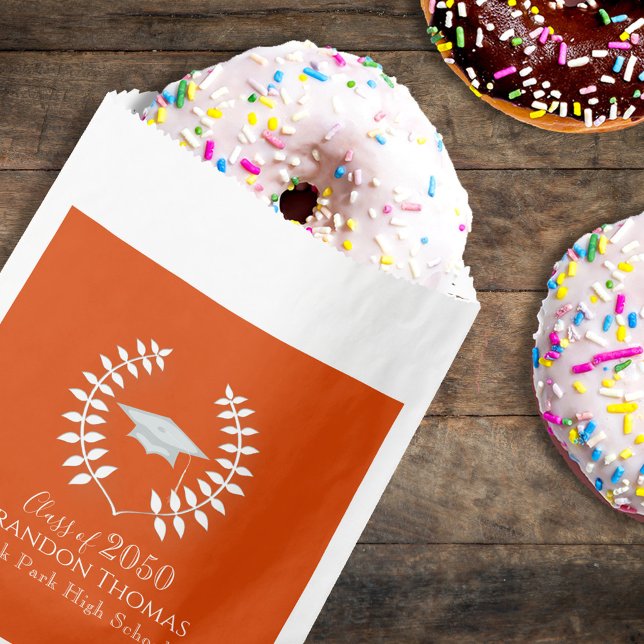 Abschluss Classic Candy Favoriten Einfache Orange Geschenktütchen (Classic purple graduation candy favor bag with simple typography for elegant party treats.)