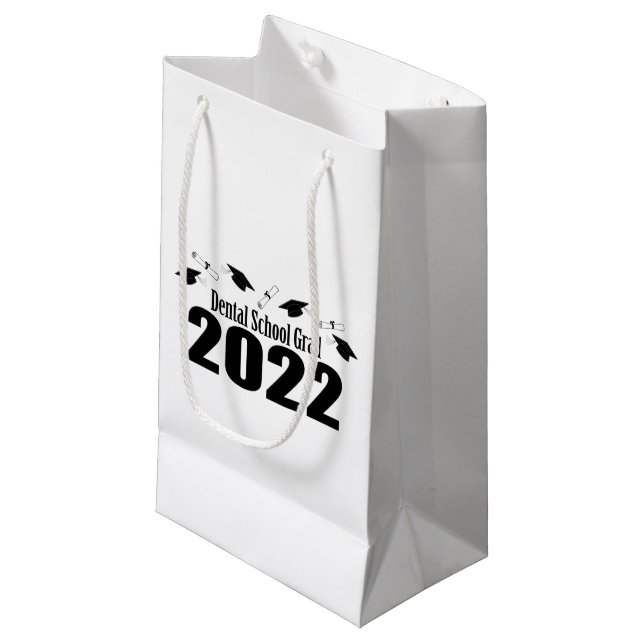 Abschluss Dental School Grad 2022 (schwarz) Kleine Geschenktüte (Vorderseite Schrägansicht)