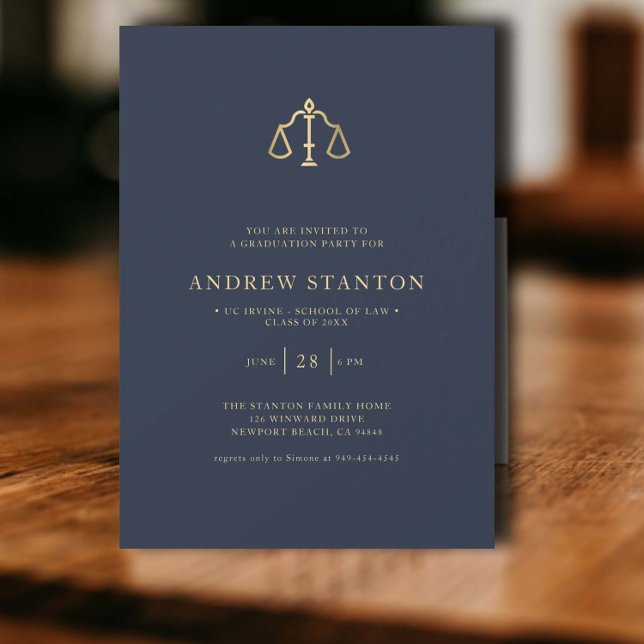 Abschluss der Jurastube Scales Justice Modern Navy Einladung (law school graduation party invitation gold scales of justice navy elegant modern classic)