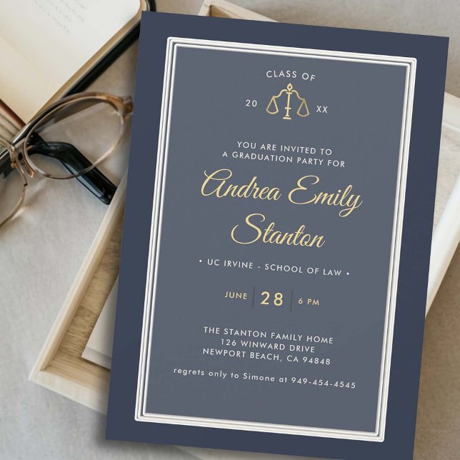 Abschluss der Law School Gold Scales of Justice Na Einladung (law school graduation party invitation scales of justice gold navy embossed frame elegant template)