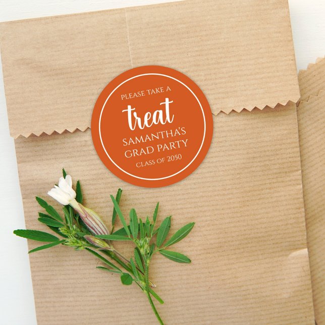 Abschluss Einfache Minimalistische Script Orange L Runder Aufkleber (Von Creator hochgeladen)