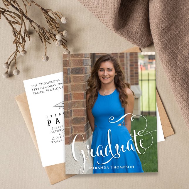 Abschluss Foto Calligraphy Script Simple White Postkarte (Graduation photo postcard template with stylish calligraphy script. )