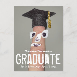 Abschluss Funny Finger Cartoon Grad Cap Ankündigungspostkarte