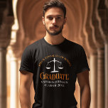 Abschluss für benutzerdefinierte Rechtswissenschaf T-Shirt<br><div class="desc">Dieser Abschluss T - Shirt der Schwarzrechtsschule bietet orange Typografie für eine Klasse von 2024 Absolventen. Stellen Sie sich mit Ihrem geschlossen Jahr unter den Maßstäben der Gerechtigkeit für einen großen personalisierten Gedenkanwalt Abschlag für ihre Uni oder Universität.</div>