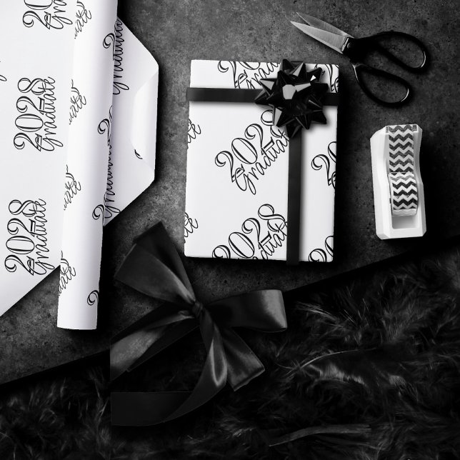 Abschluss Jahr | Basic Black on White Celebration Geschenkpapier (Von Creator hochgeladen)