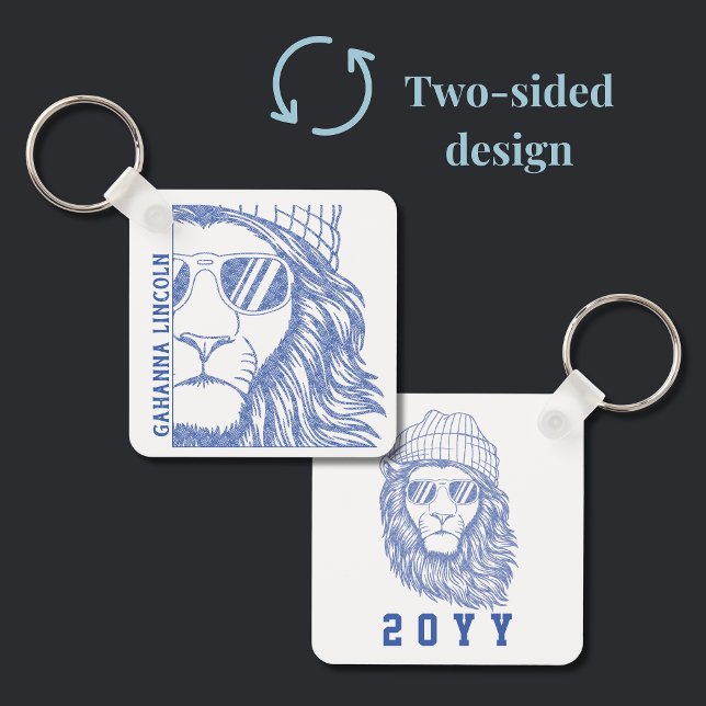 Abschluss Jahr der Löwenmascot-Schule Schlüsselanhänger (Square Blue Lion keychain allows you to customize the school name and graduation year. )