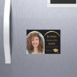 Abschluss mit schwarzem Foto Save the Date Magneteinladung<br><div class="desc">Eine magnetische Foto Save the Date Karte für eine Graduierungsparty. vorne: Fügen Sie Ihr eigenes Foto in vertikaler Größe des Absolventen hinzu. Imitate goldenes Foto Bogen Rahmen. Ein schwarzer Hintergrund, goldener Text. Vorlagen für Namen und Datum. Der Name und der Text: Save the Date sind mit einem modernen handgeschriebenen Stilskript...</div>