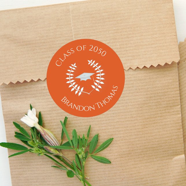 Abschluss Modernes Klassisches Laurel Bright Orang Runder Aufkleber (Von Creator hochgeladen)