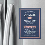 Abschluss Save the Date Navy Blue Pink Rose Gold Magneteinladung<br><div class="desc">Teilen Sie mit diesen eleganten, blau, weiß und rosa Save the Date magnetischen Einladungen die freudige Nachricht von Ihrer nächsten Abschlussfeier. Der gesamte Text ist einfach anzupassen. Magnetische Rücken macht sie einfach für Familie und Freunde zu zeigen. Das Design umfasst Rose Gold Imitate Metallfolie, handgeschriebene Schrift-Kalligraphie und modernen Typografen Name,...</div>