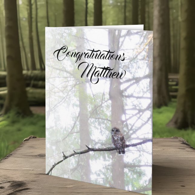 Abschluss Wise Owl Inspiration Förderung Karte (Barred owl in misty forest personalized graduation card of congratulations, wise woodland wildlife)