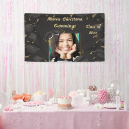 Abschlussfeier mit Hut und Konfetti Banner