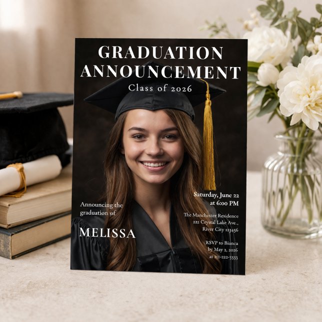 Abschlussfoto-Einladung Einladung (Modern graduation announcement photo card with clean magazine style editable design)