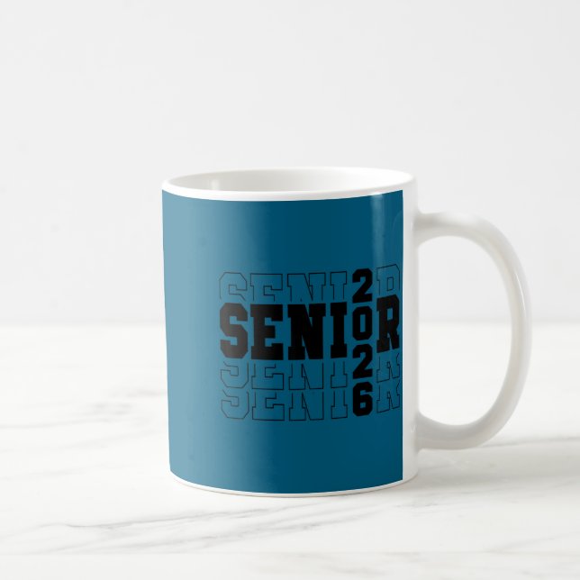 Abschlussklasse 2026 Varsity Text Abschluss  Kaffeetasse (Rechts)