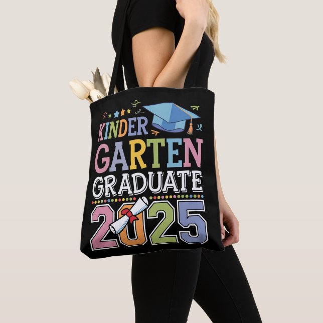 Absolvent des Kindergartens 2025 Abschluss Schule (Von Nahem)