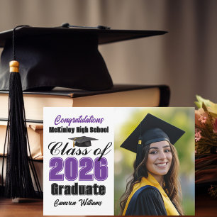 Absolventenfoto der Purple Class von 2026 Abschlus Ankündigung