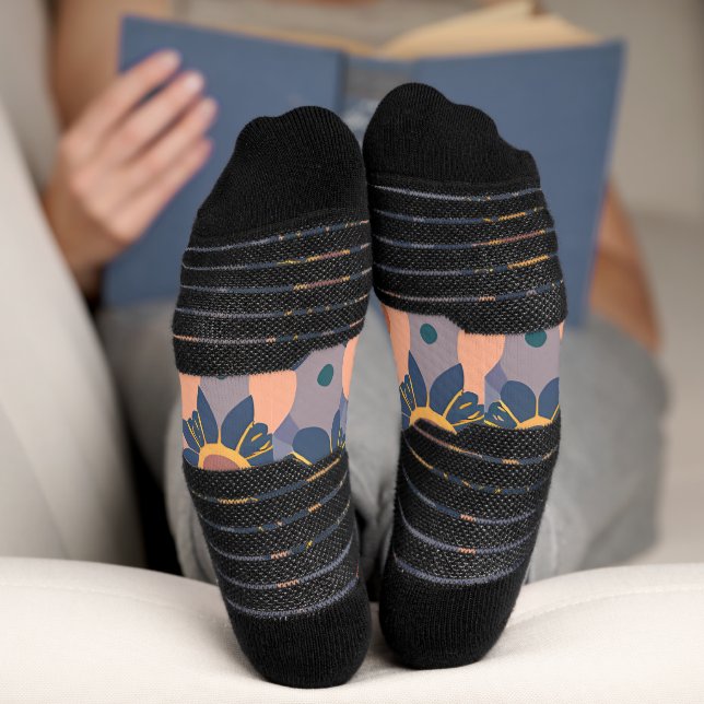 Abstract Dream Wave – Vibrant Surreal Flow Socken (Unterseite)